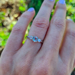 Anillo de Compromiso Tres Piedras Diamante y Aguamarina
