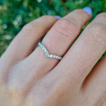 Anillo de diamantes curvo