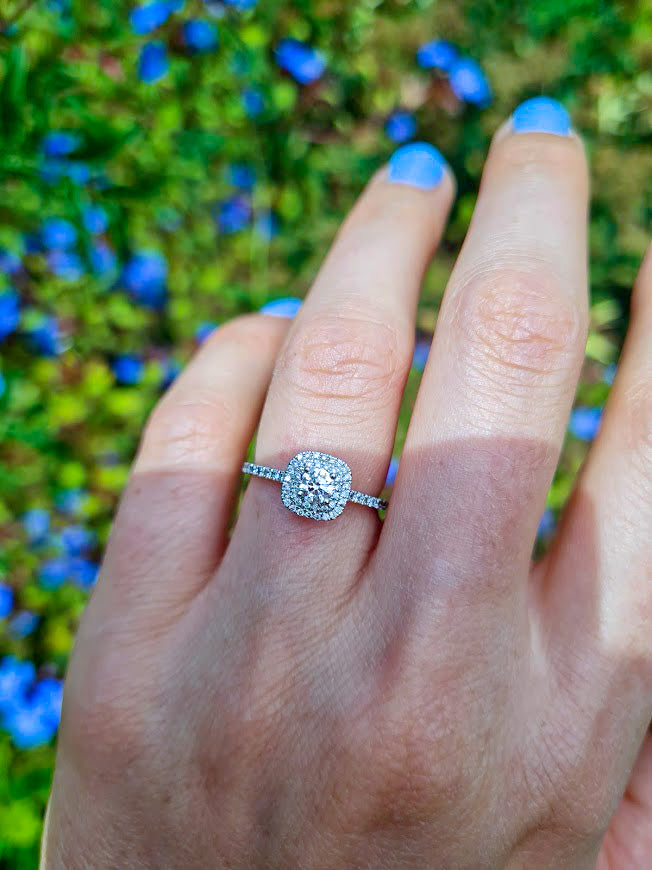 Anillo de Compromiso Doble Halo Cojin