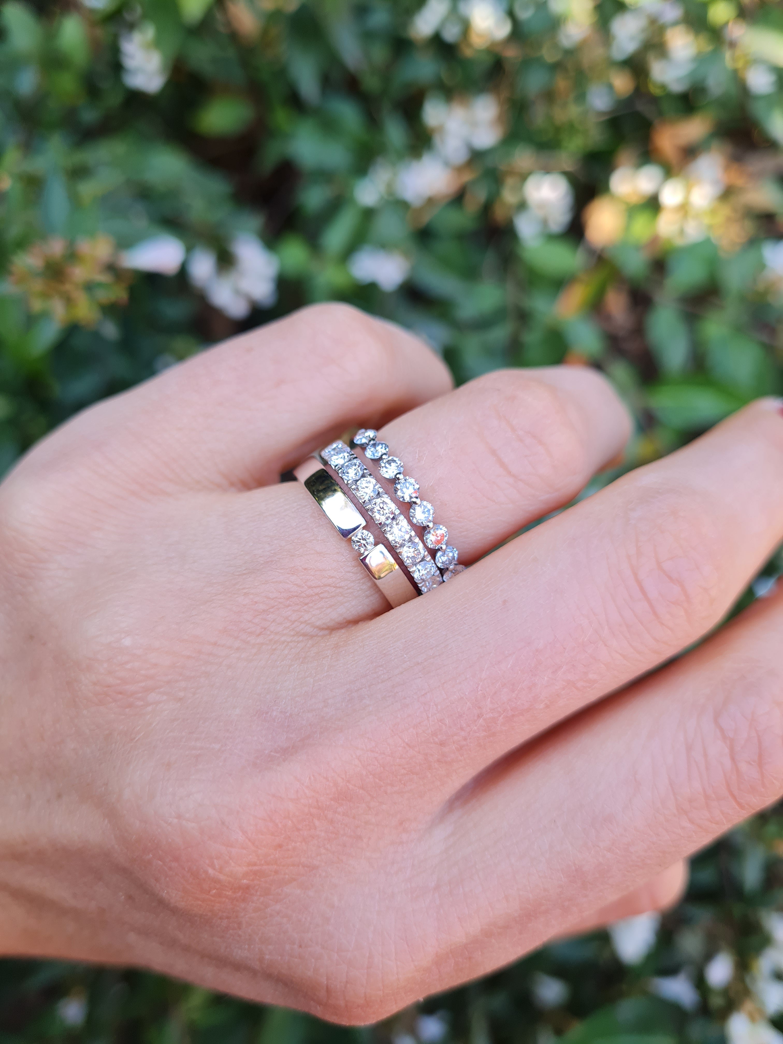 Anillo de Compromiso Medio Cintillo Diamantes Zahara