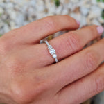 Anillo de Compromiso de diamantes tres piedras Glam