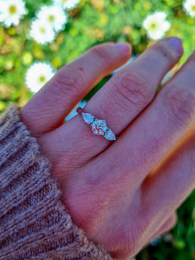 Anillo de compromiso Vintage tres Piedras