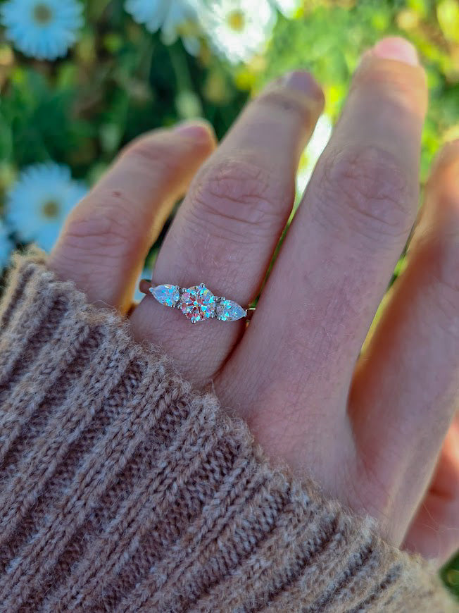 Anillo de compromiso Vintage tres Piedras