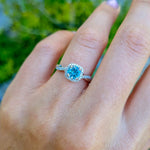 Anillo de Compromiso Diamante Halo y Aguamarina Trenzado