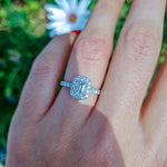 Anillo de Compromiso Halo Cojin Esmeralda