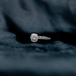 Anillo de Compromiso Doble Halo Cojin