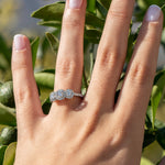 Anillo de Compromiso Diamantes Tres Piedras y Tres Halos