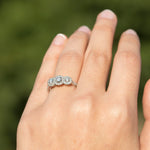 Anillo de Compromiso Diamantes Tres Piedras y Tres Halos