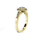 Anillo De Compromiso Halo Moissanita Baguette Hal-018 Oro Amarillo 18K Radiante 2 Moissanita Cultivado en Laboratorio