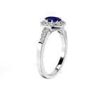 Anillo De Compromiso Halo Zafiro Azul Baguette Hal-018 Platino Oval 0.5 Zafiro Azul Cultivado en Laboratorio