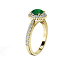 Anillo De Compromiso Halo Esmeralda Floral Hal-008 Oro Amarillo 18K Redondo 1 Esmeralda Natural