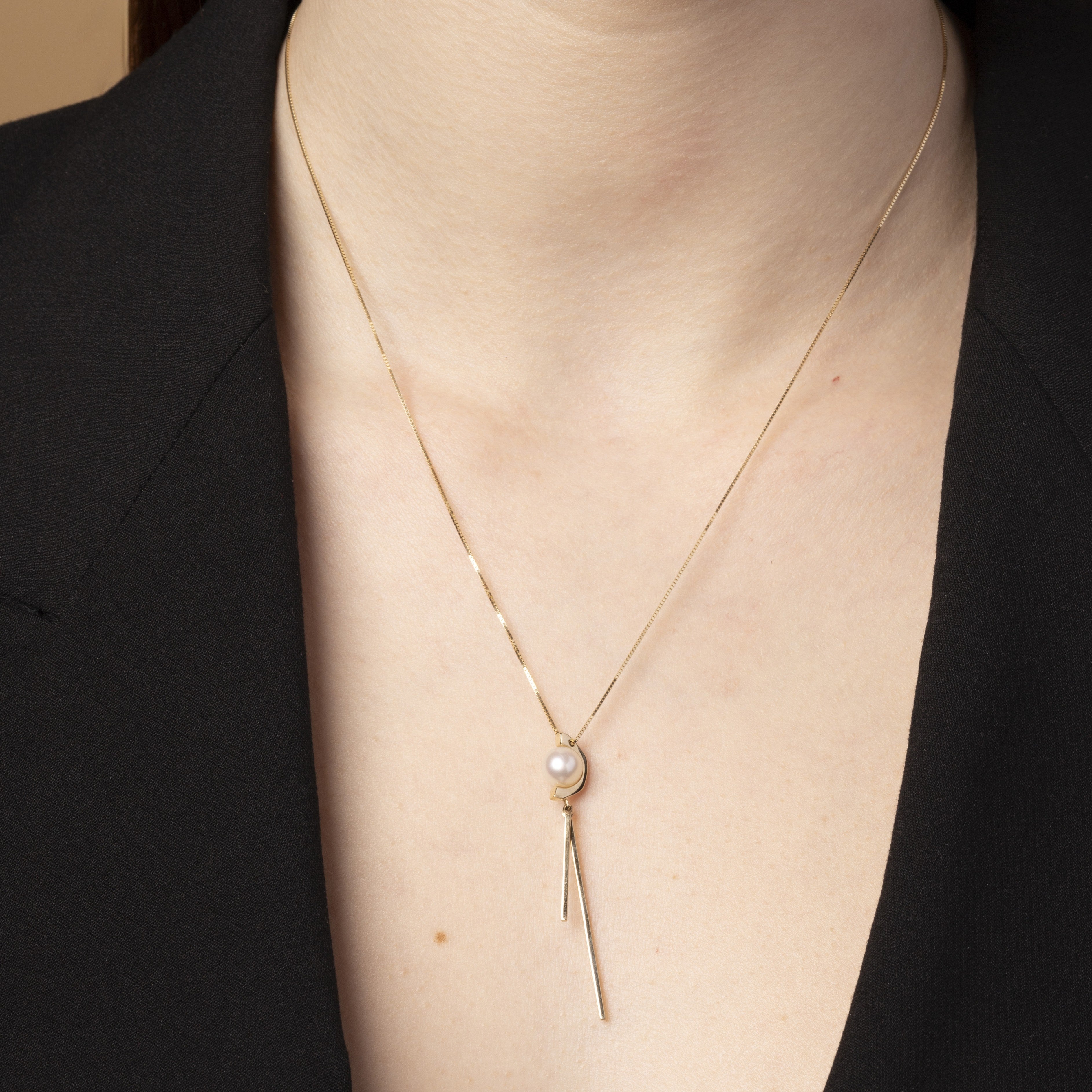 Collar de Oro Amarillo 14K con Perla y Dije Largo
