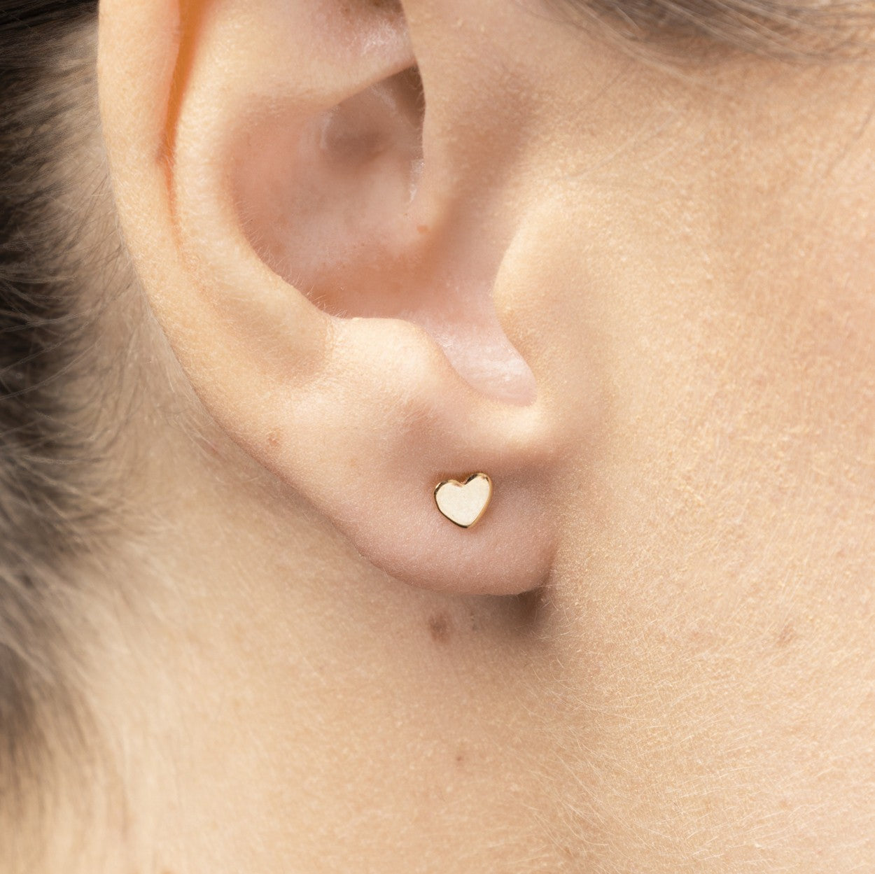 Aros de Oro Amarillo 14K Forma Corazón