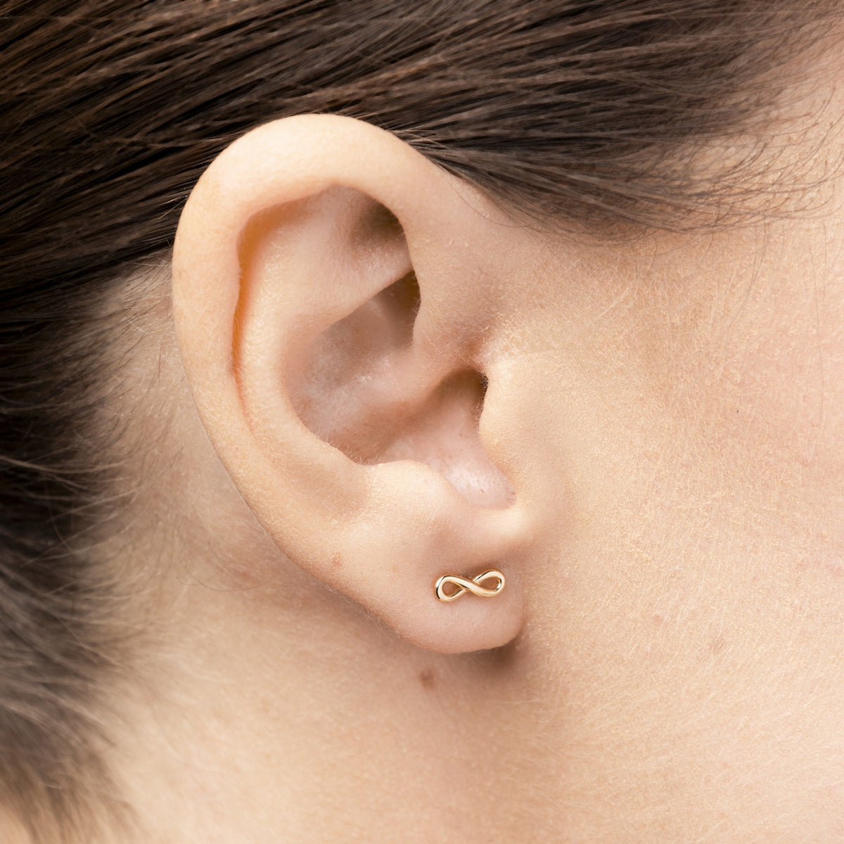 Aros de Oro Amarillo 14K Forma Infinito