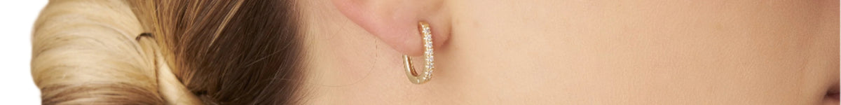 Aros Ovalados de Oro Amarillo 14K con Circonita