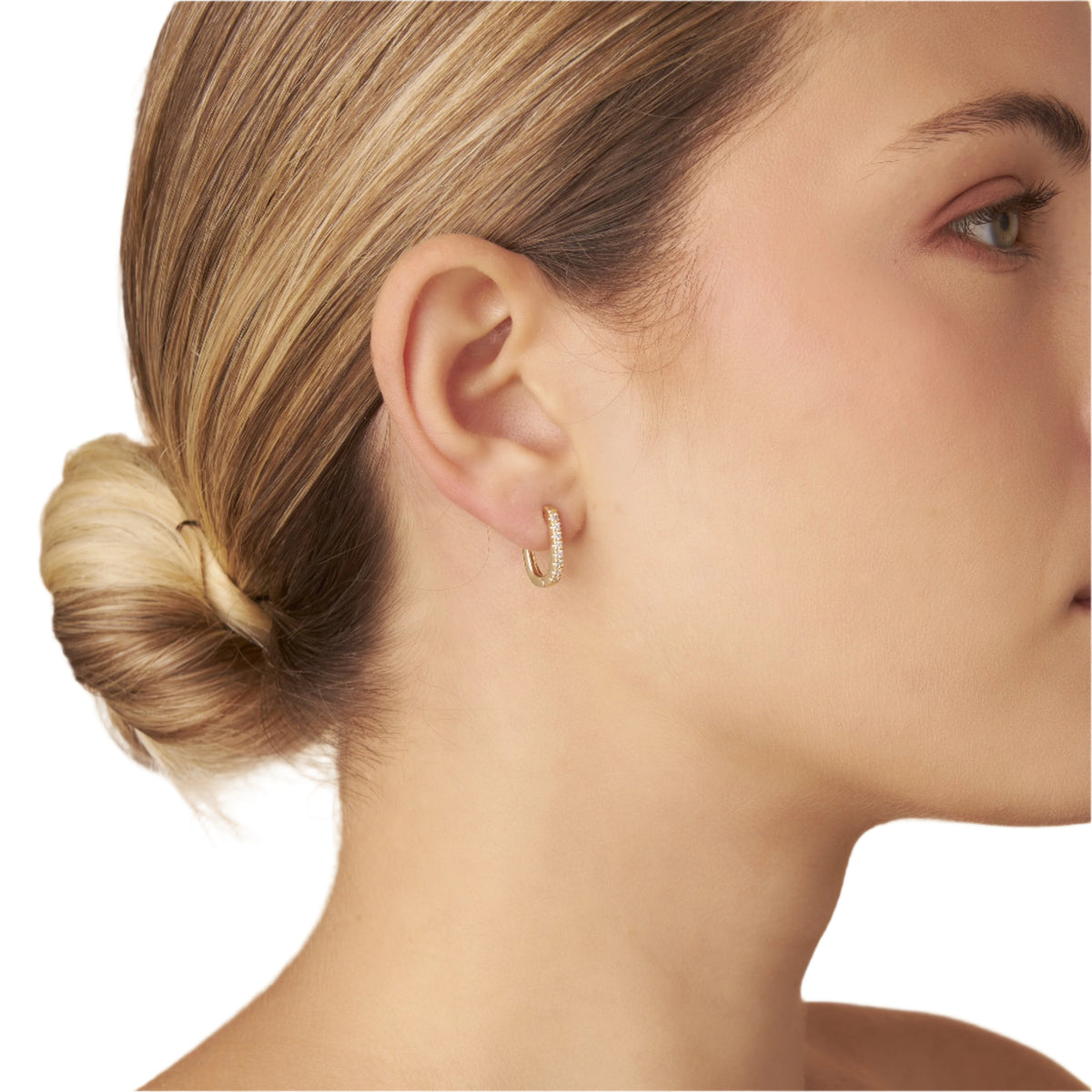 Aros Ovalados de Oro Amarillo 14K con Circonita