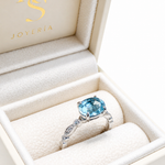 Anillo de Aguamarina Oval Horizontal en Platino | Estilo Vintage con Diamantes