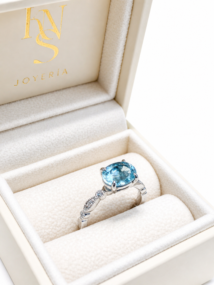 Anillo de Aguamarina Oval Horizontal en Platino | Estilo Vintage con Diamantes