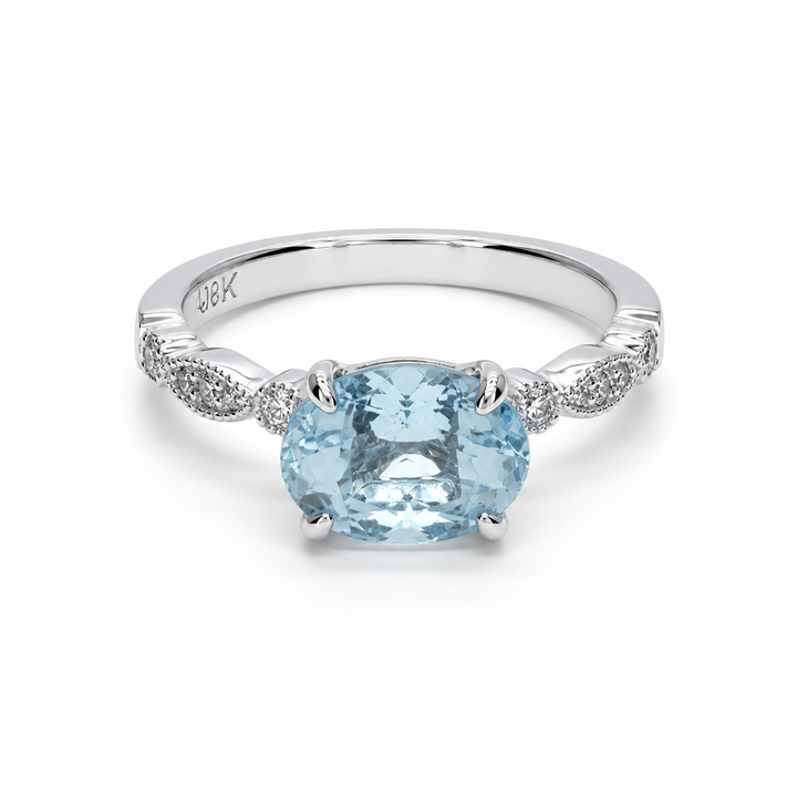 Anillo de Aguamarina Oval Horizontal en Platino | Estilo Vintage con Diamantes