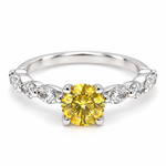 Anillo Solitario con Diamante Amarillo de Laboratorio 1 ct y Diamantes Marquise