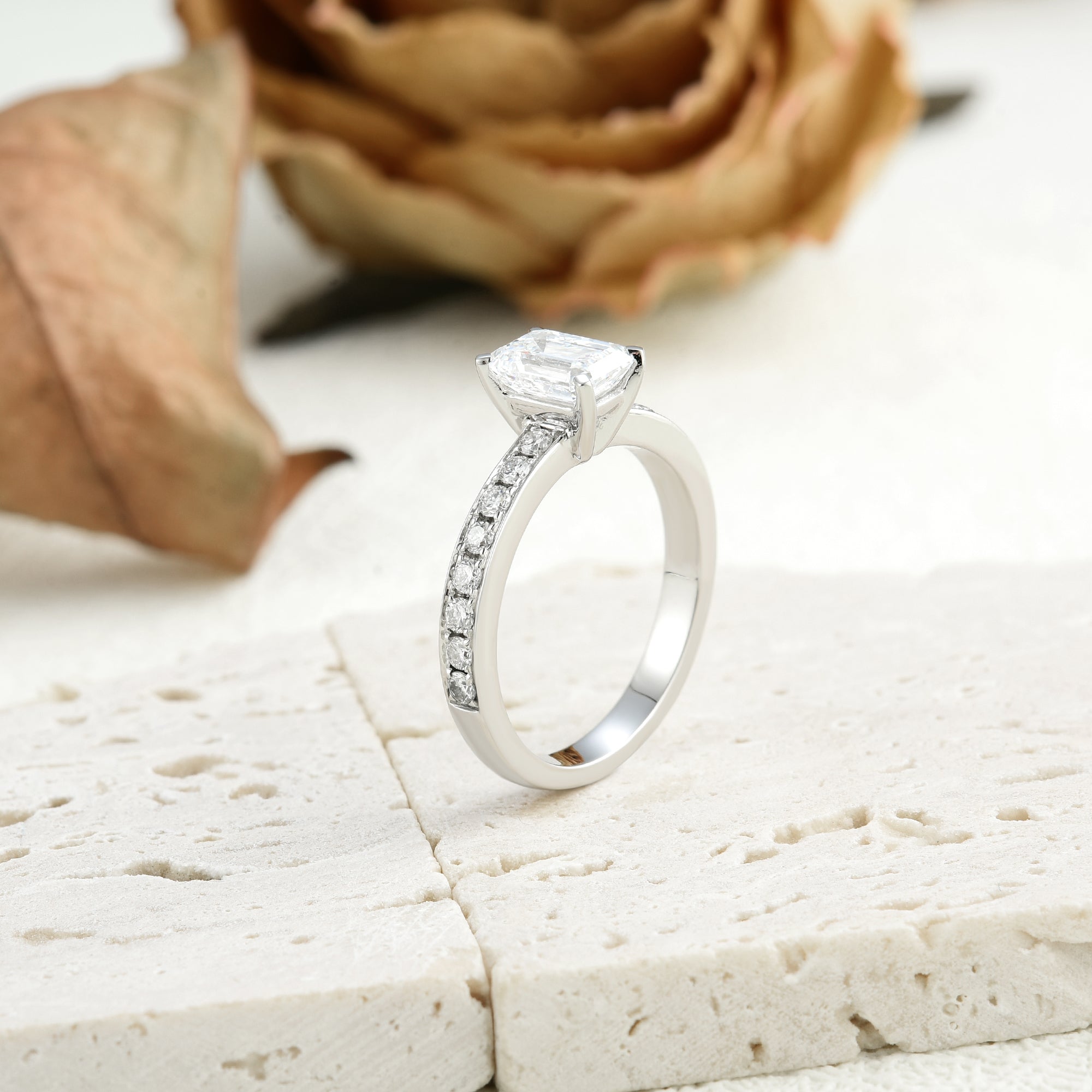 ANILLO DE COMPROMISO GRANITO ESMERALDA