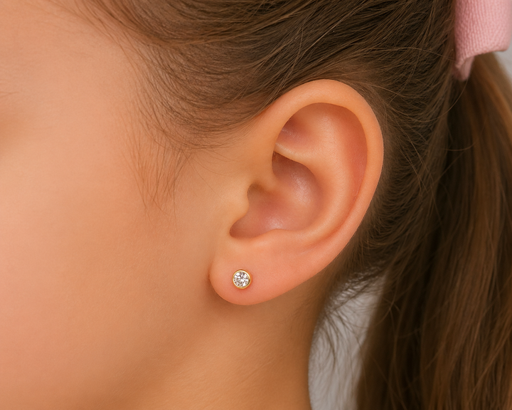 Aros de Oro 18K Niña Circón 4 mm con Tuerca