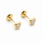 Aros de Oro 18K Niña Corazón Circón Bisel 4 mm con Tuerca
