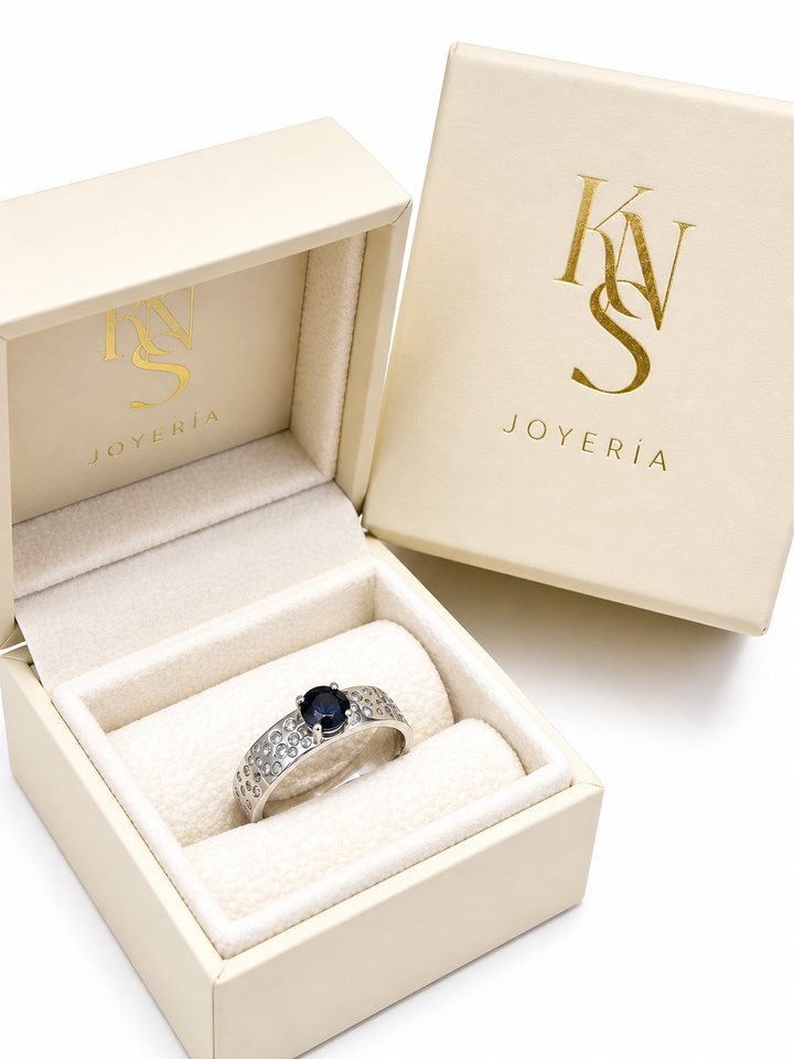 Anillo de Zafiro Azul y Diamantes en Platino | Diseño Cascada Moderno
