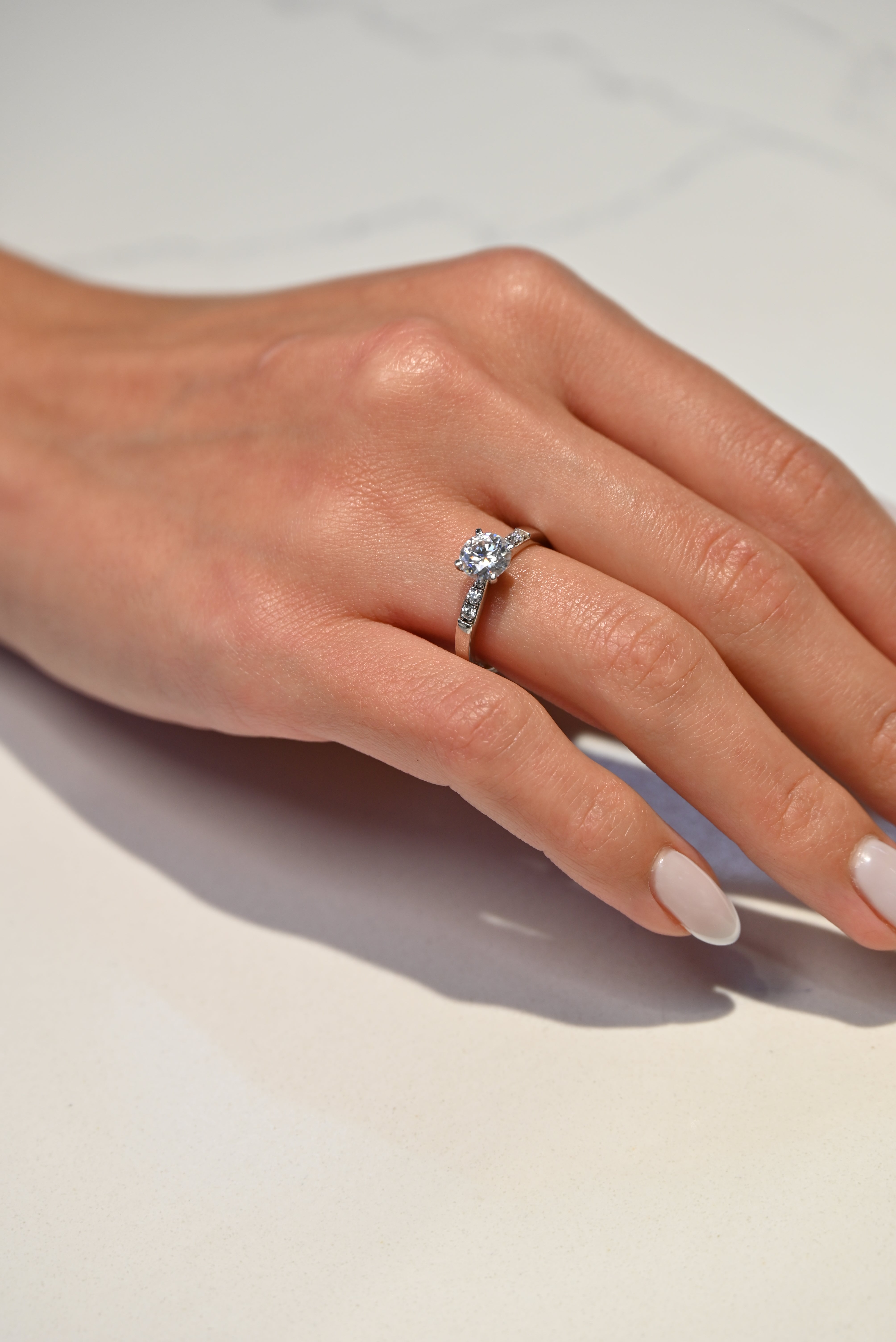 Anillo De Compromiso de Laboratorio Solitario Pave Degrade