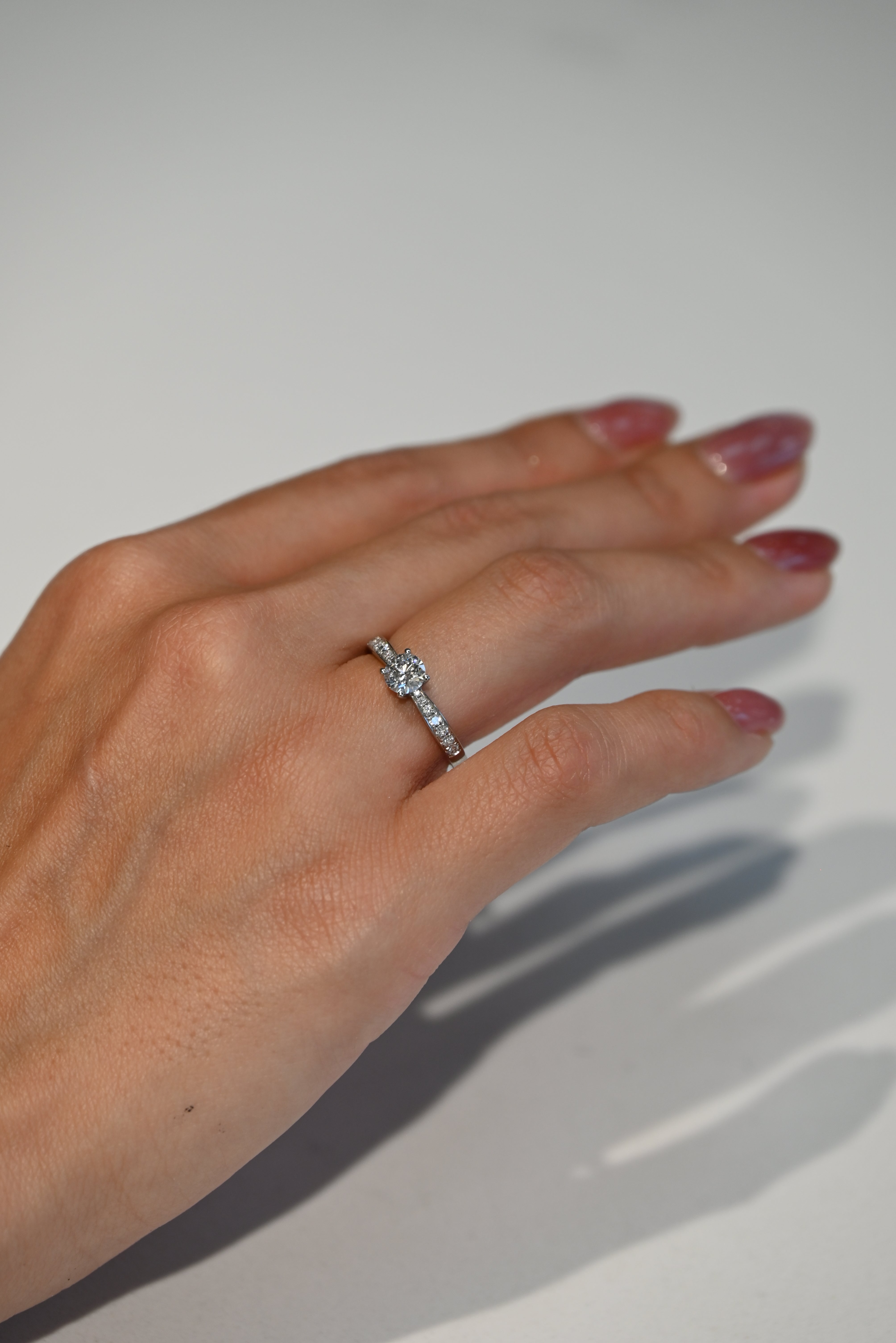 Anillo de Compromiso Solitario Pave Akira