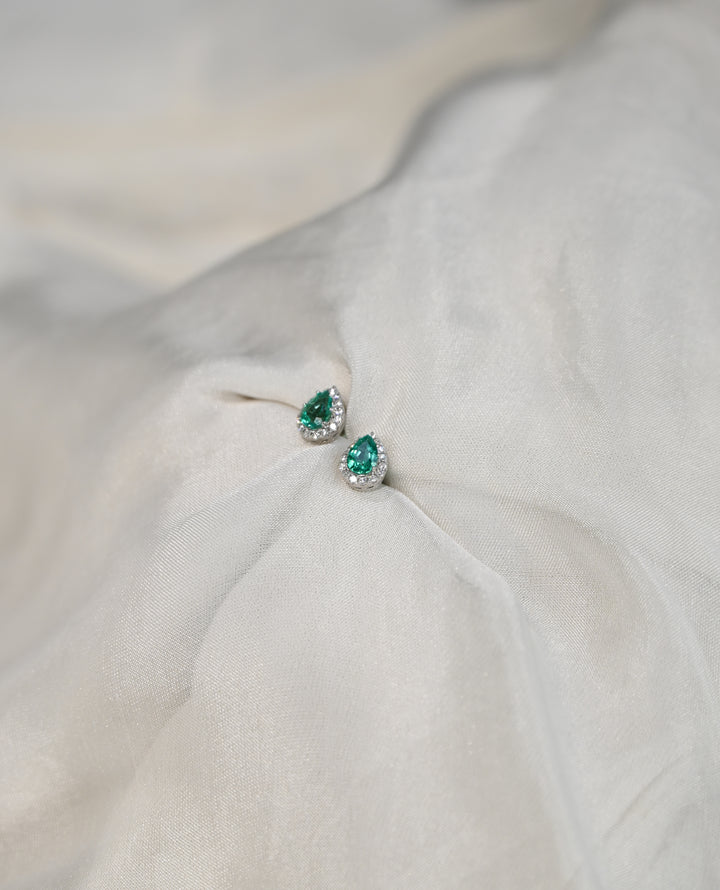 Aros Halo Esmeralda Lab y Moissanite