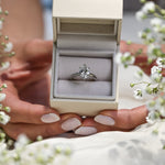 Anillo de Compromiso Oval Catalina Floral