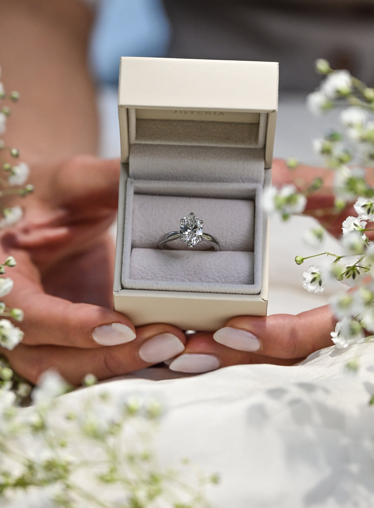 Anillo de Compromiso Oval Catalina Floral