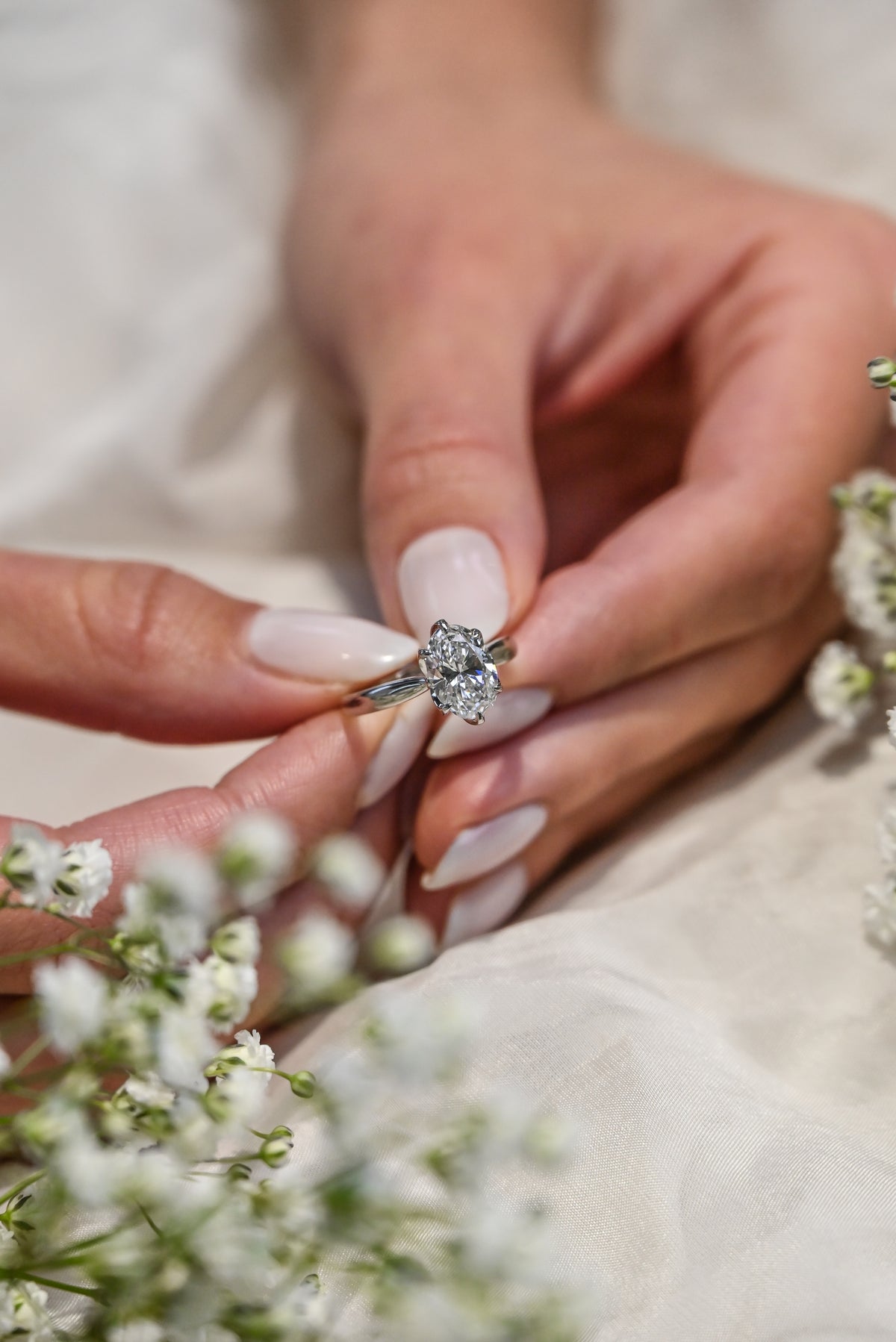 Anillo de Compromiso Oval Catalina Floral