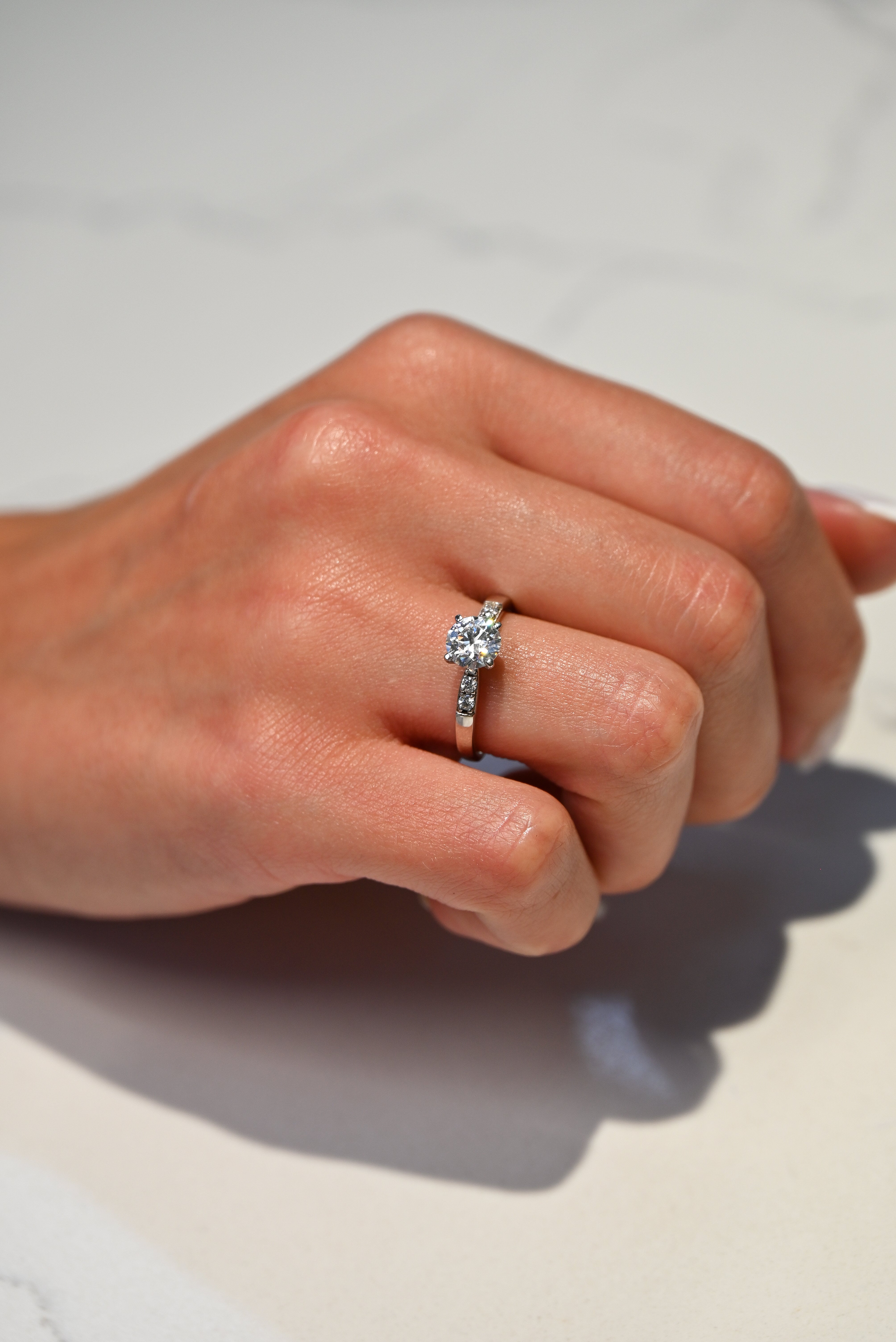 Anillo De Compromiso de Laboratorio Solitario Pave Degrade