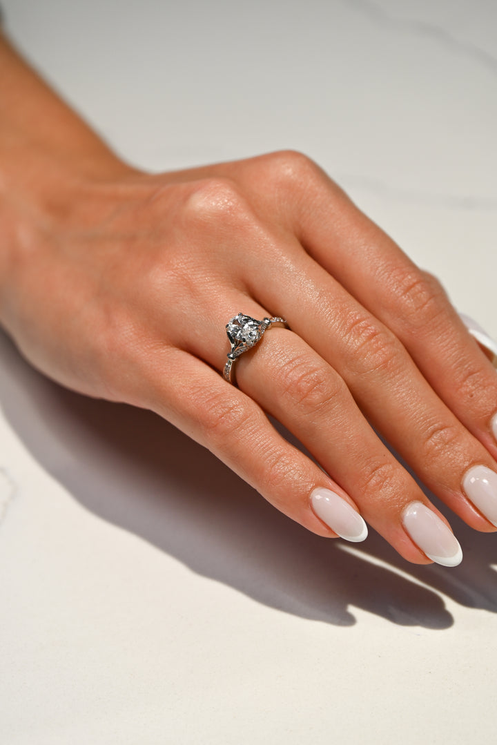 Anillo de Compromiso Laboratorio Magnolia en Diamantes
