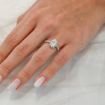 Anillo de Compromiso Halo Oval