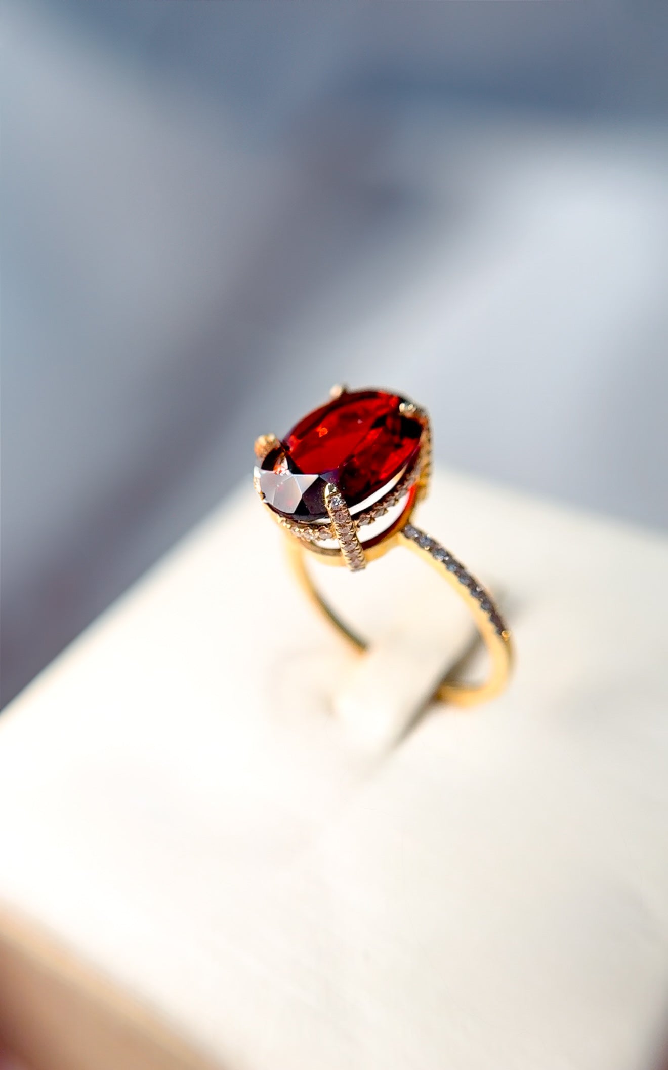 Solitario Pave Granate Oval