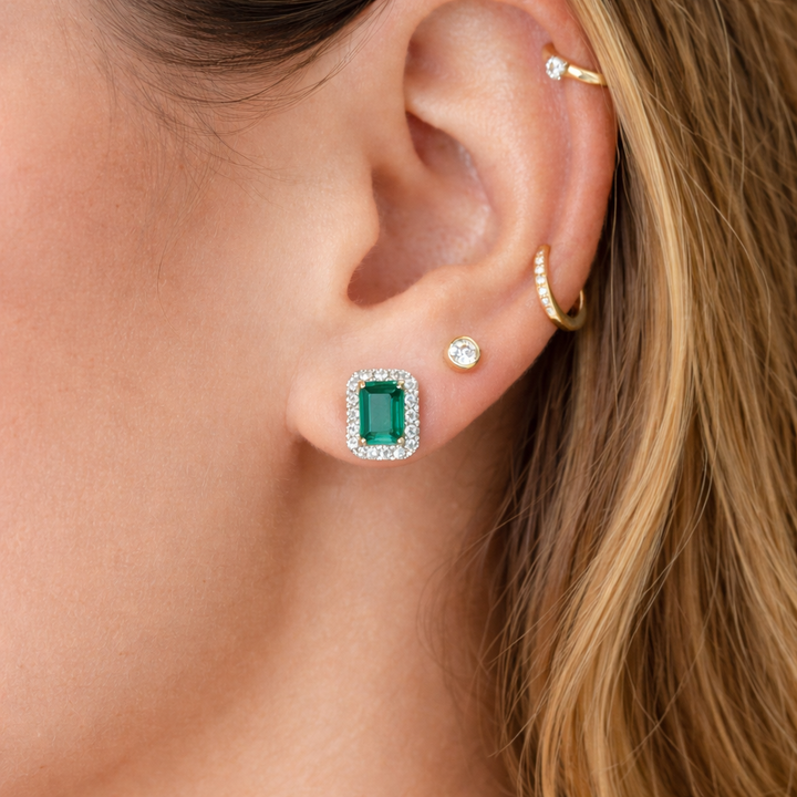 Aros de Esmeralda Lab en Plata 925 con Halo Brillante