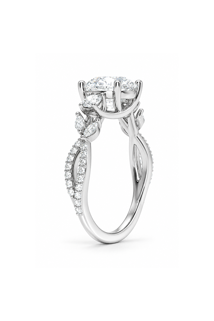 Anillo de Compromiso Laurel con Diamantes Redondos y Marquise