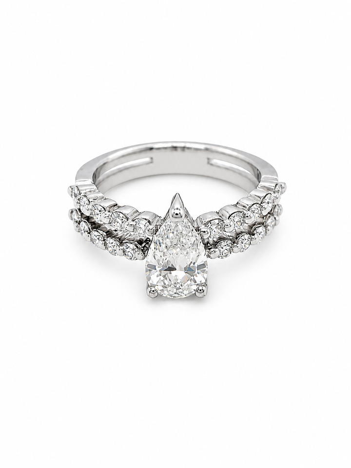Anillo Solitario Doble Banda Pavé con Diamante Gota de Laboratorio 1.04 ct