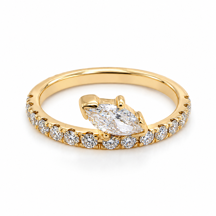Anillo Medio Cintillo Asimétrico con Diamante Marquise de Laboratorio 0.50 ct