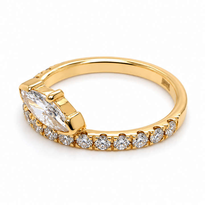 Anillo Medio Cintillo Asimétrico con Diamante Marquise de Laboratorio 0.50 ct