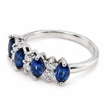 Anillo Quintillo de Zafiros Azules y Diamantes en Platino