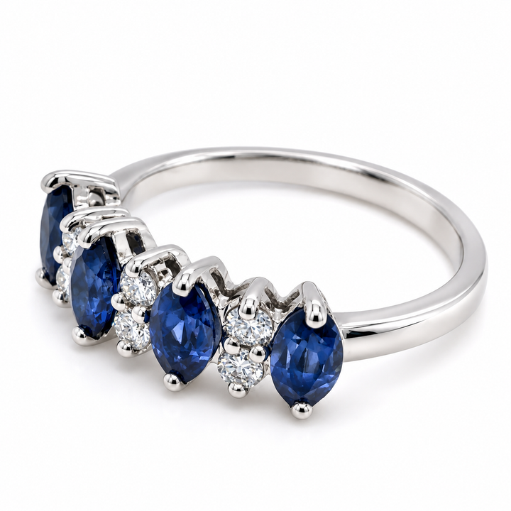 Anillo Quintillo de Zafiros Azules y Diamantes en Platino