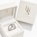 Anillo Halo Entrelazado en Platino con Diamantes