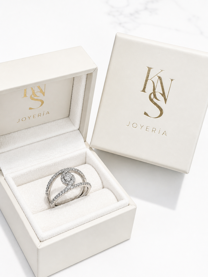 Anillo Halo Entrelazado en Platino con Diamantes