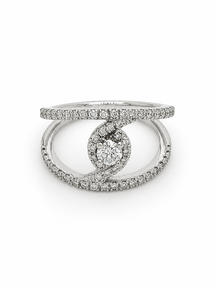 Anillo Halo Entrelazado en Platino con Diamantes