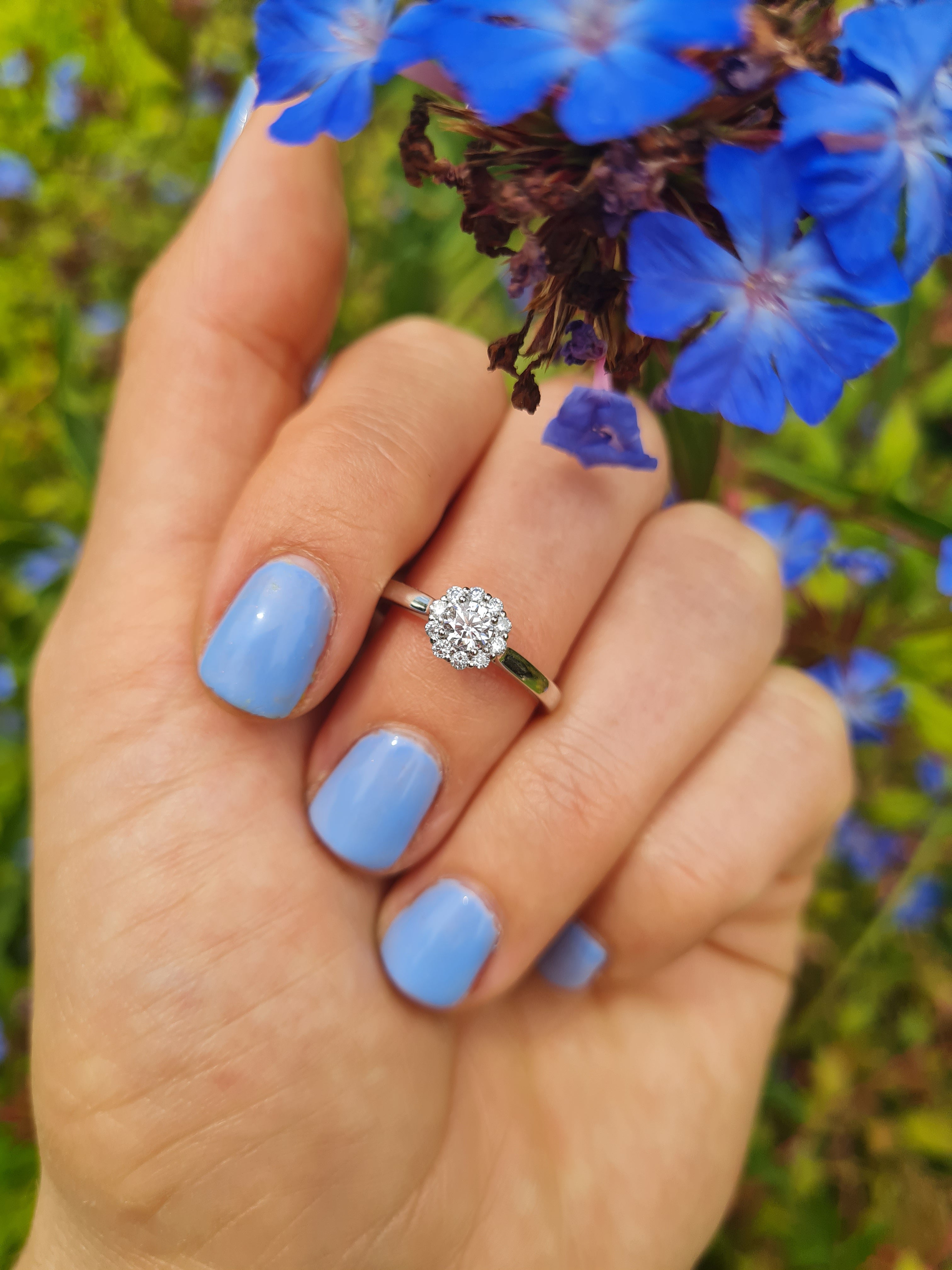 Anillo de diamantes Halo floral