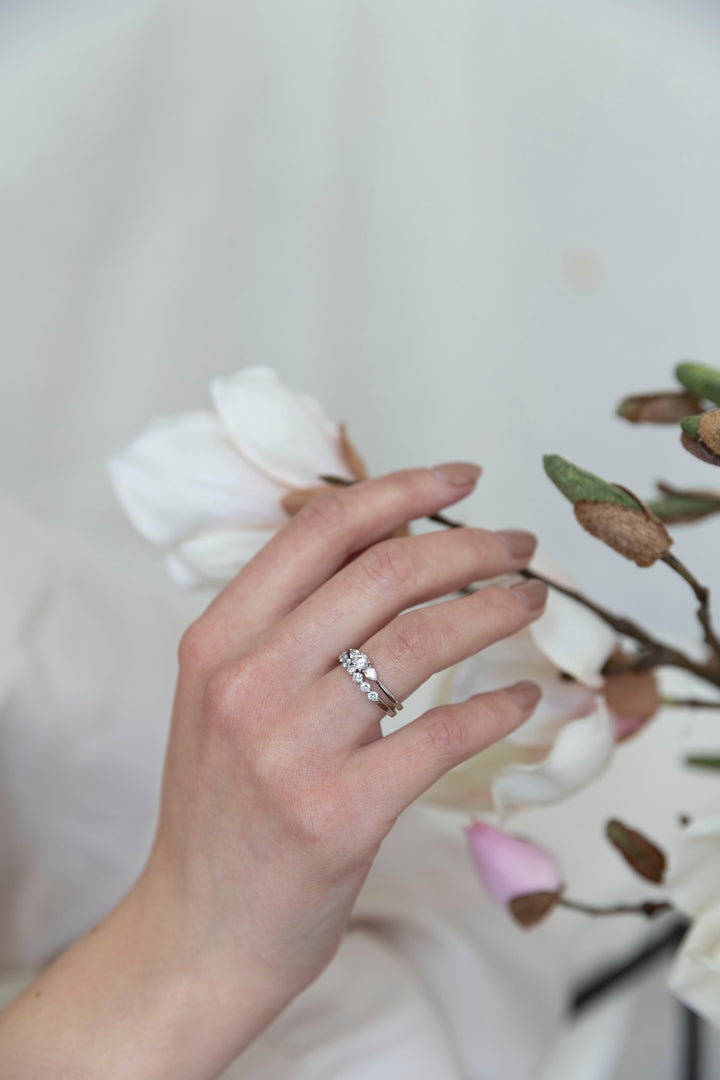 Anillo de Compromiso de diamantes Tres Piedras Gota